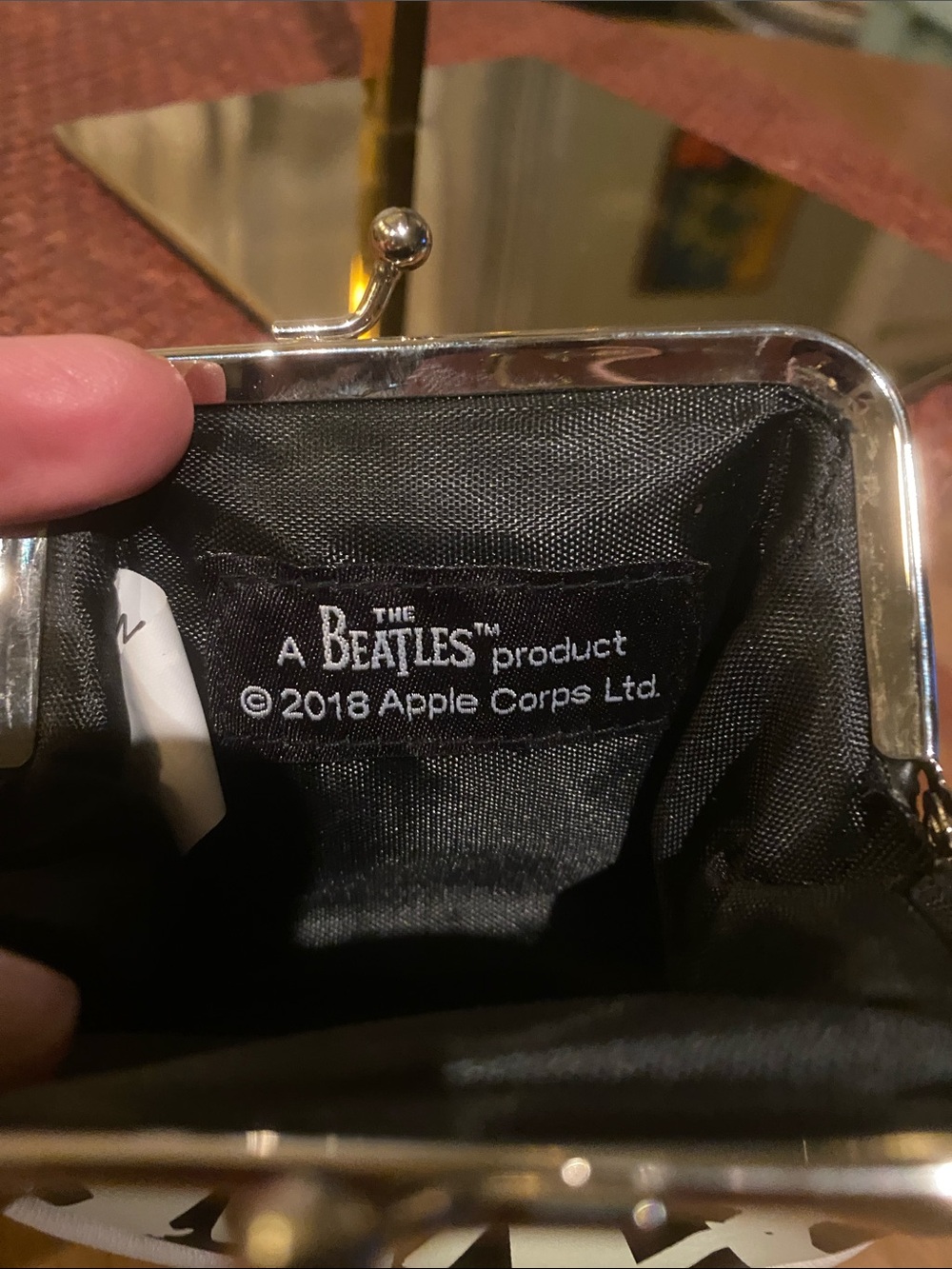 Beatles Abbey Road coin purse classic black and white with a kiss-lock clasp. - Picture 6 of 8